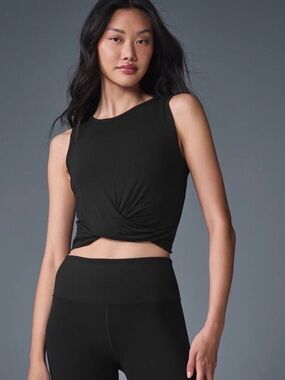 ALO Twist-Front Sleeveless Crop Top in Black